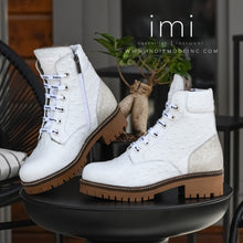 Load image into Gallery viewer, Kingsley Regina 39 Ostrich White/Fino Platinum/Taupe Sheepskin