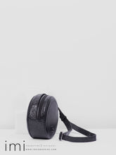 Load image into Gallery viewer, Kingsley Bag Madison Honduras Black Oak Black