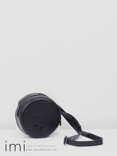 Load image into Gallery viewer, Kingsley Bag Madison Honduras Black Oak Black