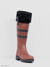 Load image into Gallery viewer, Kingsley Helsinki Gaucho Chestnut/Black Black Sheepskin 39 Regina Sole