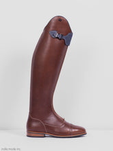 Load image into Gallery viewer, Kingsley London 01 39.5 MA L Paxson Cedar